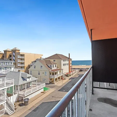 Americana Motor Inn On Boardwalk