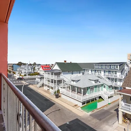 Americana Motor Inn On Boardwalk