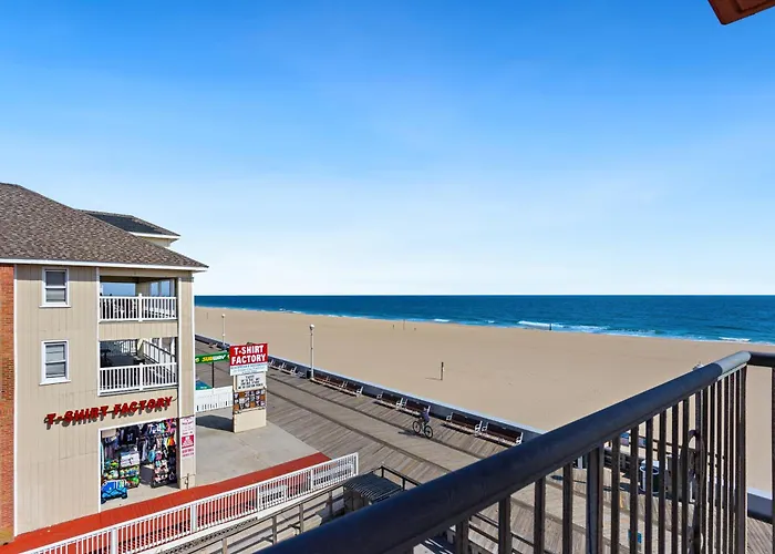 Americana Motor On Boardwalk