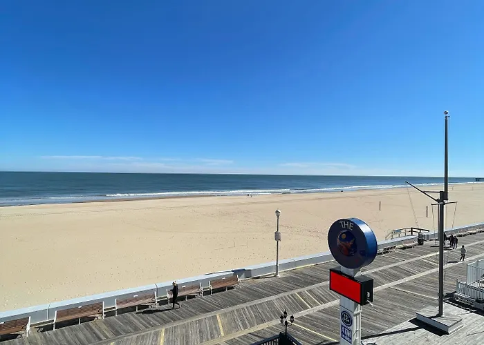 Americana Motor On Boardwalk